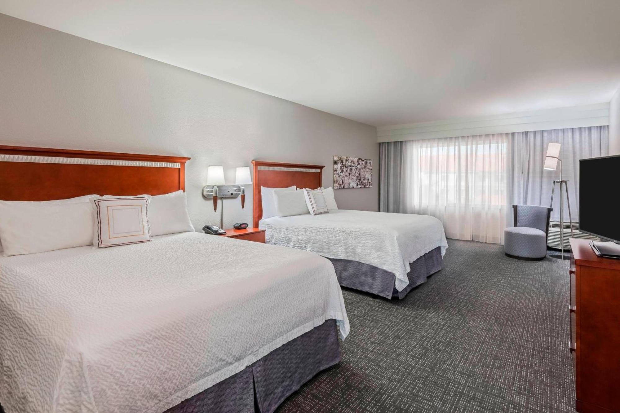 คอร์ทยาร์ด ฟอร์ต ไมเออร์ส แอต I-75 แอนด์ กัล์ฟ โคสต์ ทาวน์ เซ็นเตอร์ Hotel เอสเตอโร ภายนอก รูปภาพ