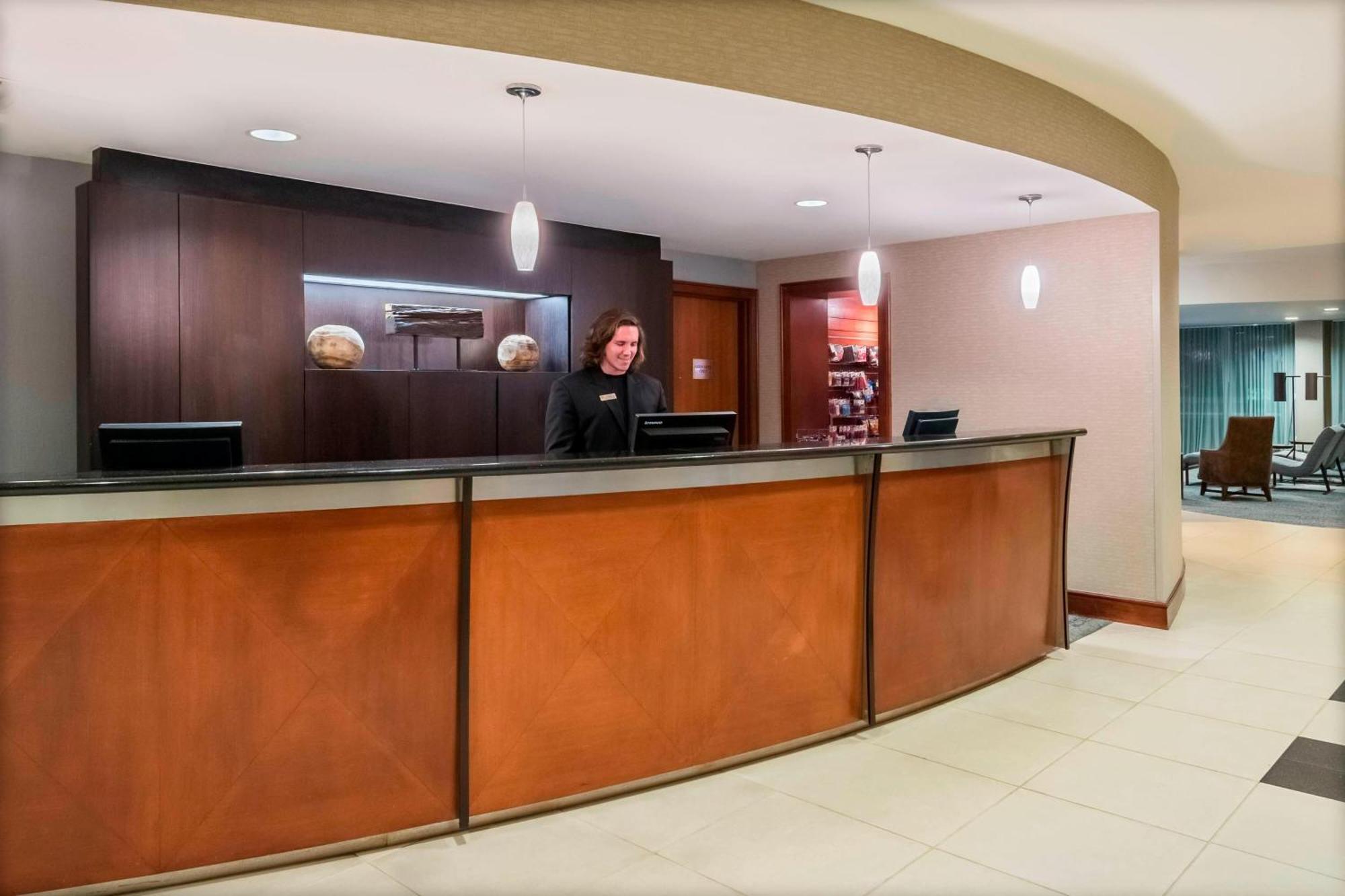 คอร์ทยาร์ด ฟอร์ต ไมเออร์ส แอต I-75 แอนด์ กัล์ฟ โคสต์ ทาวน์ เซ็นเตอร์ Hotel เอสเตอโร ภายนอก รูปภาพ
